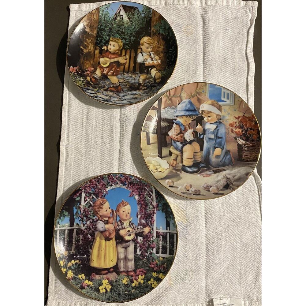 M. J. Hummel Plate 1990 Collection Set Of 3 Plate # P4853 The Little Companions